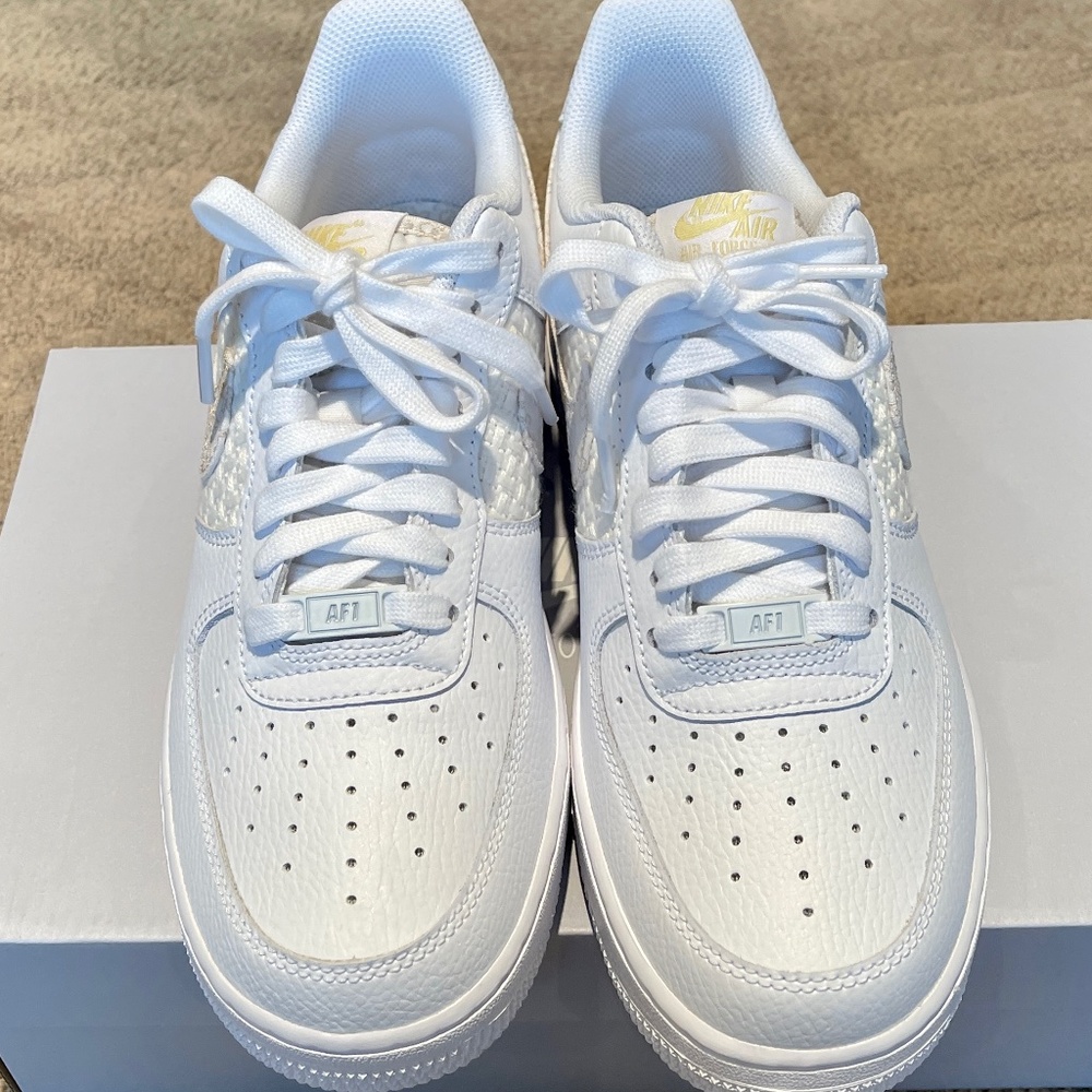 🪷Nike Air Force 1 ‘07 SE Sneakers - NWT - Size 9🪷 - Picture 2 of 8